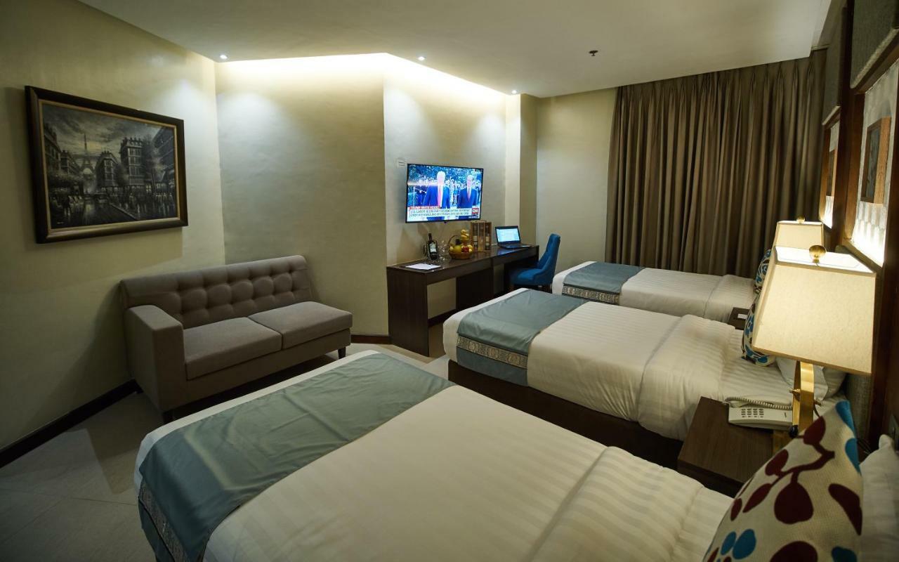 J7 Plaza Hotel Iloilo Zewnętrze zdjęcie