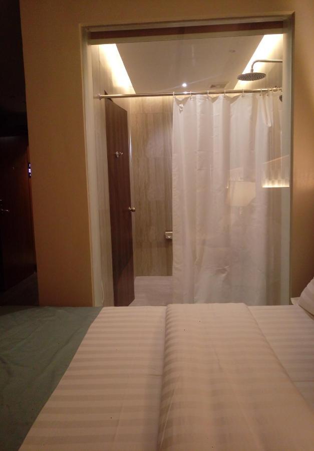 J7 Plaza Hotel Iloilo Zewnętrze zdjęcie