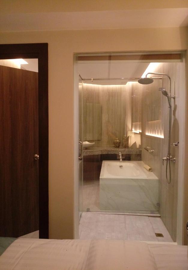 J7 Plaza Hotel Iloilo Zewnętrze zdjęcie