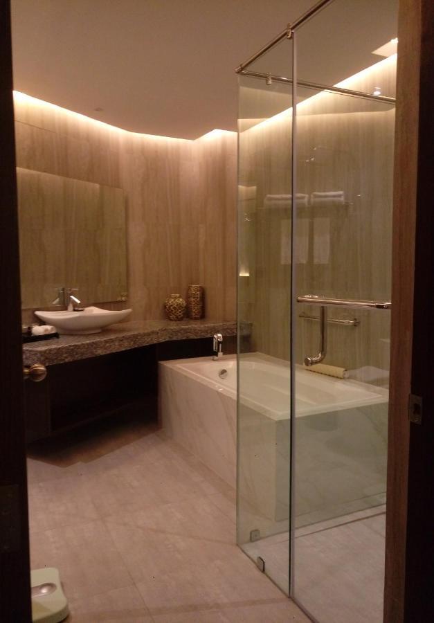 J7 Plaza Hotel Iloilo Zewnętrze zdjęcie